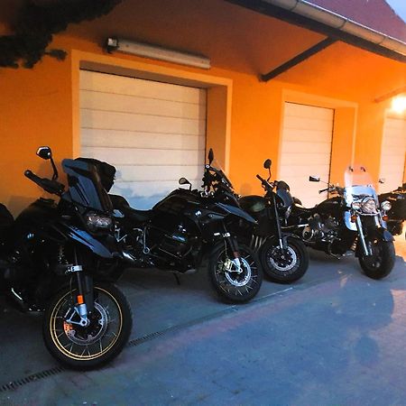 Hotel-Pension Gruene Linde デーリッチュ エクステリア 写真