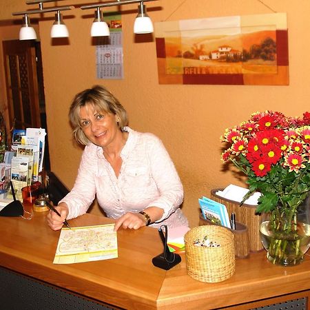 Hotel-Pension Gruene Linde デーリッチュ エクステリア 写真