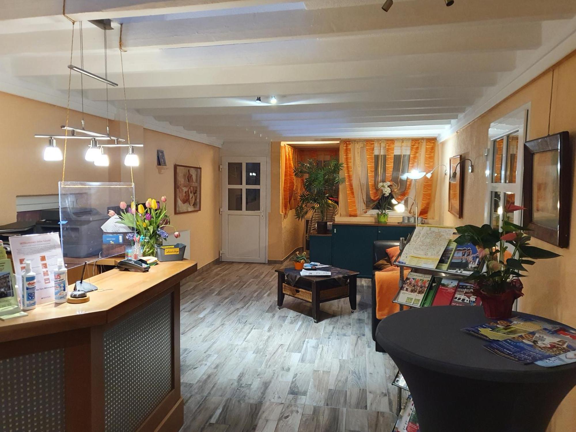 Hotel-Pension Gruene Linde デーリッチュ エクステリア 写真