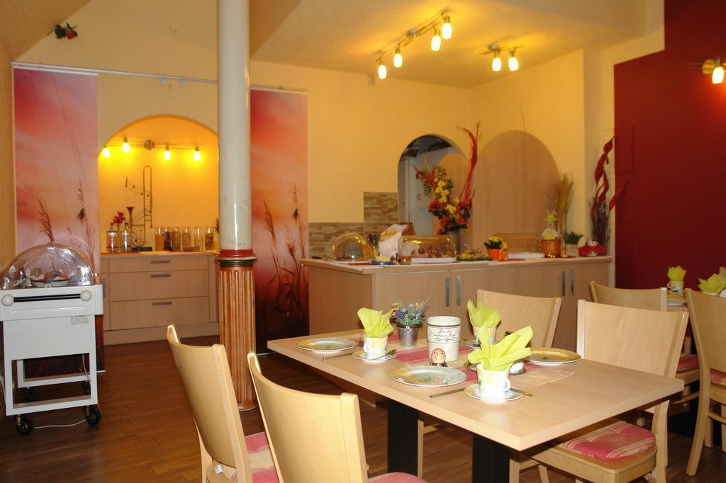 Hotel-Pension Gruene Linde デーリッチュ エクステリア 写真