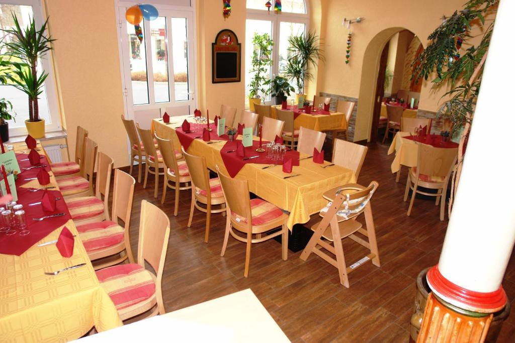 Hotel-Pension Gruene Linde デーリッチュ エクステリア 写真