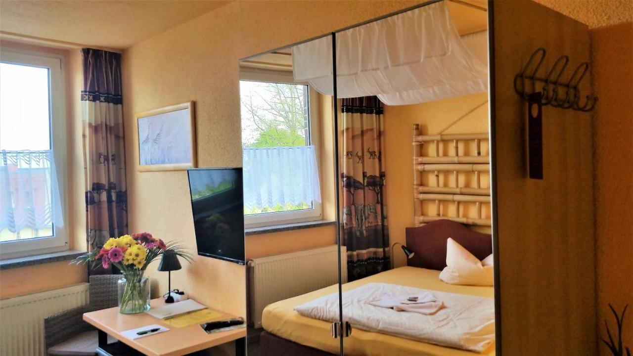 Hotel-Pension Gruene Linde デーリッチュ エクステリア 写真