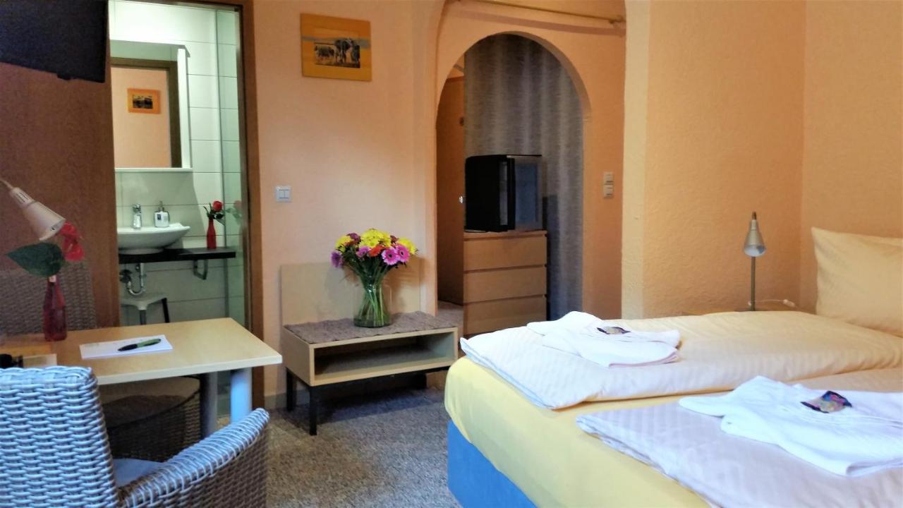 Hotel-Pension Gruene Linde デーリッチュ エクステリア 写真