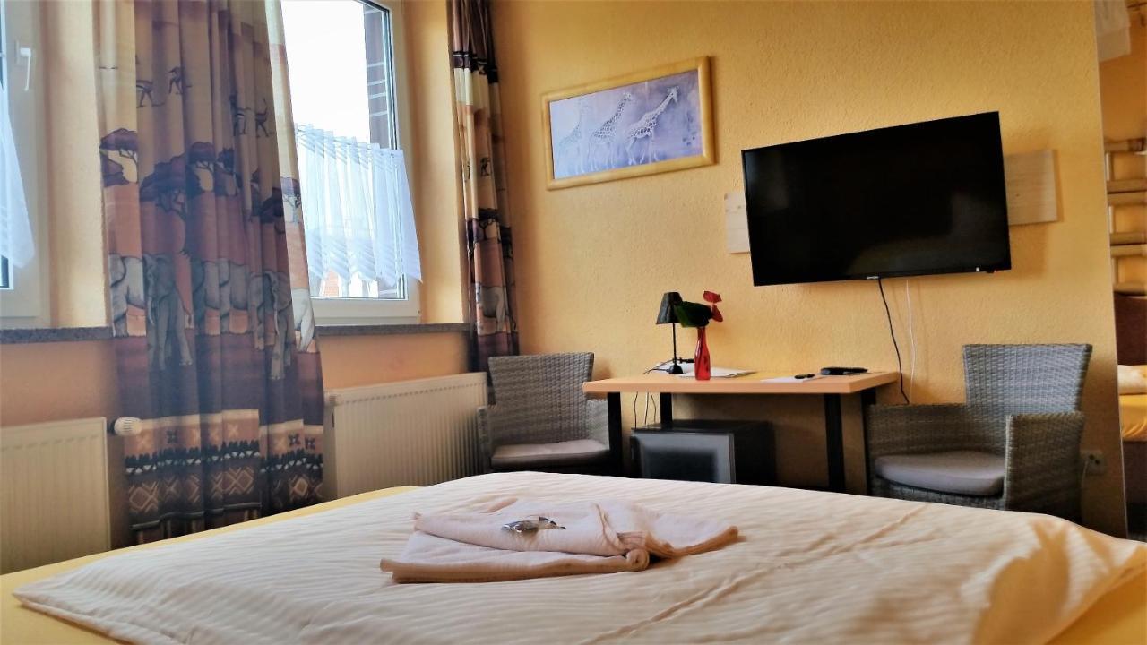 Hotel-Pension Gruene Linde デーリッチュ エクステリア 写真
